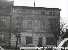8665.Rynek w Gostyniu - sklep motoryzacyjny na przelomie lat 70. i 80. XX wieku