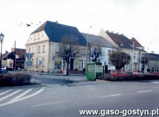 8674.Rynek w Gostyniu - wjazd na parking