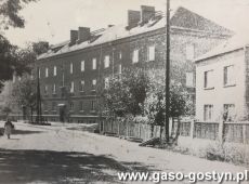 8681.Blok mieszkalny 27-rodzinny przy ulicy Mostowej w Gostyniu (1959 r.) wybudowany przez Przedsiebiorstwo Budownictwa Terenowego