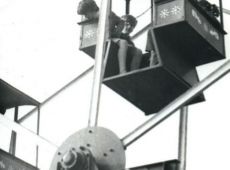 8707.Karuzele przy Gorze Zamkowej w Gostyniu (1986 r.).JPG
