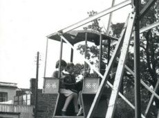 8709.Karuzele przy Gorze Zamkowej w Gostyniu (1986 r.).JPG