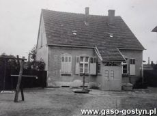 871. Dom przy Gerichtsstrasse 2 (Sadowa) w Gostyniu (pazdziernik 1942 r.)-widok od podworza