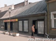 8808.Ulica 1 Maja (deptak) w Gostyniu - zdjecie z 1994 roku