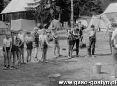 8824.Wspolny oboz w Brzedni harcerzy Hufca Gostyn i druzyny siatkarskiej juniorow MZKS Kania (1985 r.).JPG