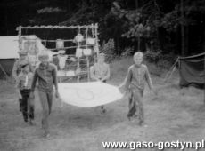 8827.Wspolny oboz w Brzedni harcerzy Hufca Gostyn i druzyny siatkarskiej juniorow MZKS Kania (1985 r.).JPG