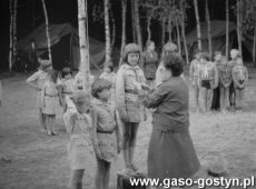 8833.Wspolny oboz w Brzedni harcerzy Hufca Gostyn i druzyny siatkarskiej juniorow MZKS Kania (1985 r.).JPG