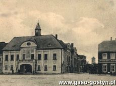 890. Ratusz i Hotel Druckers - Rynek w Gostyniu (1913 r.)