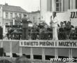 896.Koncert Orkiestry Detej Cukrowni Gostyn podczas Swieta Piesni i Muzyki (DNI LESZNA 1980r.)