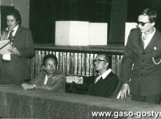 9007. II Dni Lotnictwa Sportowego w Gostyniu, gosci wita Lechoslaw Majchrzak-dyrektor Zakladowego Domu Kultury Hutnik (1979 r.)