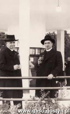 901.Ks. radca Franciszek Olejniczak i ks. Kazimierz Bieganski (wikariusz w parafii farnej) podczas pobytu w kurorcie w Morszynie w powiecie stryjskim w woj. stanislawowskiem (24 wrzesnia 1936 r.)