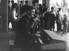 9026.Festyn 1-majowy w parku przy Powiatowym Domu Kultury w Gostyniu (1 maja 1971 r.).JPG