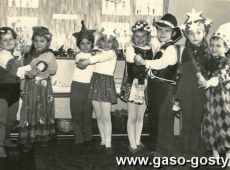 904. Bal karnawalowy w Przedszkolu nr 2 przy ul.Wolnosci w Gostyniu (11.02.1975r.)-grupa starszakow.