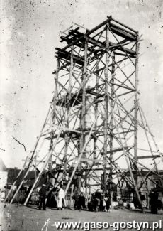 904. Budowa pomnika Serca Jezusowego na gostynskim Rynku (1929 r.)