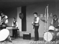 9097.Festyn pierwszomajowy w parku przy Powiatowym Domu Kultury (PDK) w Gostyniu (1 maja 1971 r.).JPG
