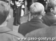 9098.Festyn pierwszomajowy w parku przy Powiatowym Domu Kultury (PDK) w Gostyniu (1 maja 1971 r.).JPG