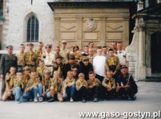 9216.Harcerze gostynskiej I. Druzyny Harcerskiej im. Tadeusza Kosciuszki na Wawelu (1999 r.)