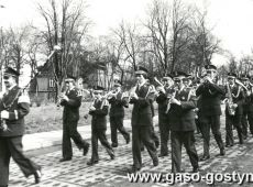 922. 1 maja 1979 r. - Orkiestra Deta Cukrowni w Gostyniu w przemarszu na pochod 1. majowy