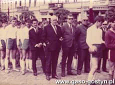 922.Rynek w Gostyniu - zawodnicy i dzialacze MZKS Kania