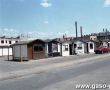 9224.Sklepiki przy ulicy Powstancow Wielkopolskich w Gostyniu (1993 r.).JPG