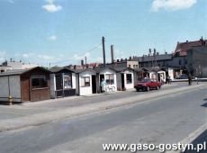 9224.Sklepiki przy ulicy Powstancow Wielkopolskich w Gostyniu (1993 r.).JPG