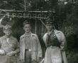 9230.Kadra obozu gostynskich harcerzy w Ostrowieczku (1957 r.), stoja od lewej Gorkiewicz, Gaszek, NN