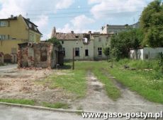 9250.Rozbiorka budynku dawnej szkoly zydowskiej przy ulicy Kolejowej w Gostyniu