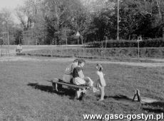 9261.Plac zabaw na walach w Gostyniu (1986 r.).JPG