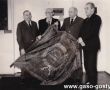9263.Przekazanie sztandaru Kurkowego Bractwa Strzeleckiego do Muzeum w Gostyniu, stoja od lewej Antoni Grzymislawski, Czeslaw Prywer, Boleslaw Mrozek i Czeslaw Ozminkowski