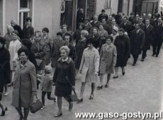 9270.Pochod 1-majowy w Gostyniu (ulica 1 maja, okres PRL-u)