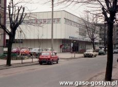 9320.Spoldzielczy Dom Handlowy przy ulicy Zielonej w Gostyniu (1993 r.)