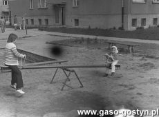 9367.Plac zabaw przy blokach Spoldzielni Mieszkaniowej w Gostyniu