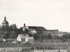 938.Kosciol i klasztor ksiezy filipinow na Swietej Gorze w Gostyniu