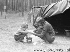 957. Biwak uczniow Szkoly Podstawowej nr 1 w Gostyniu (Ostrowieczno, 1983 r.)