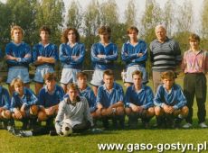 961.Kania Gostyn - druzyna juniorow z trenerem Jerzym Bajerem