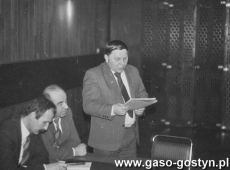 977.Zebranie sprawozdawczo-wyborcze MZKS Kania Gostyn-przemawia Boleslw Lamek, wiceprezes klubu (sala kregielni KS Start w Gostyniu, 1984 r.).JPG