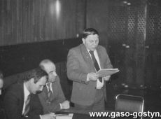 977.Zebranie sprawozdawczo-wyborcze MZKS Kania Gostyn-przemawia Boleslw Lamek, wiceprezes klubu (sala kregielni KS Start w Gostyniu, 1984 r.).JPG