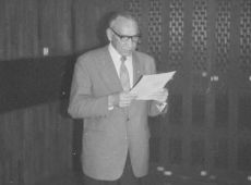 978.Zebranie sprawozdawczo-wyborcze MZKS Kania Gostyn - przemawia Marian Lagodzinski (sala kregielni KS Start w Gostyniu, 1984 r.).JPG