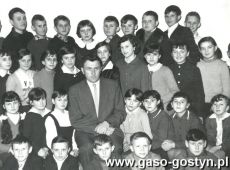 992.Klasa Vd SP 1 w Gostyniu (rok. szkolny 1964-1965)-wych.   Przemyslaw Golnieiwcz