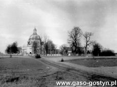 992.Kosciol i klasztor ksiezy filipinow na Swietej Gorze w Gostyniu